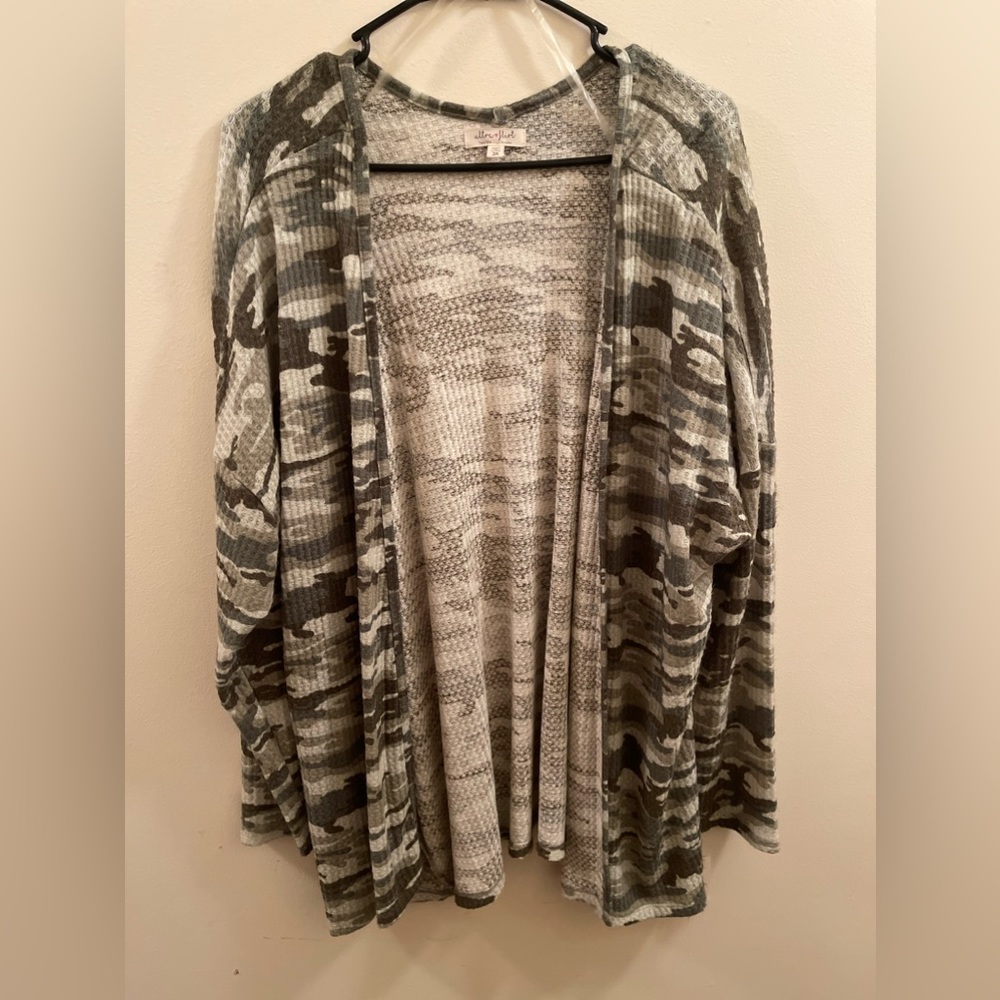 NEW! • Ultra Flirt • Camo Cardigan | Size: 3X